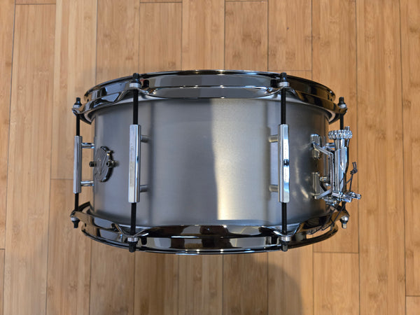 Snares - Acoutin Custom 6.5x14 Black Tie Nickel Iron Snare Drum