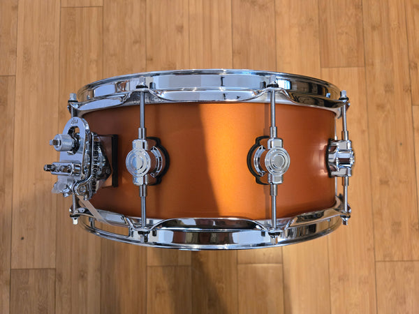 Snares - (Used) DW Performance Series 5.5x14 Snare Drum (Hard Satin American Rust)